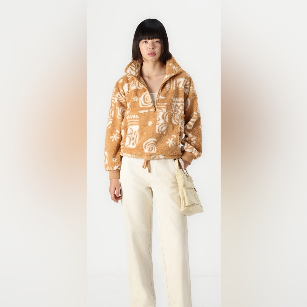 NWT Billabong Camel and Cream Half Zip